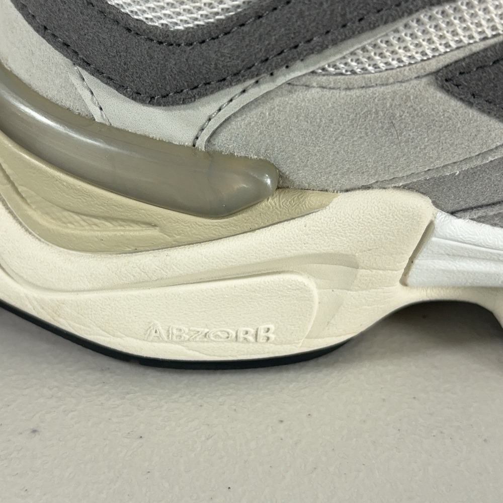 New Balance 9060 Rain Cloud Sneakers Boys 6.5 Gray Running Shoes GC9060GY - Picture 10 of 11